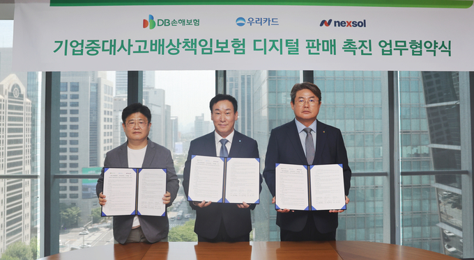 우리카드, DB손해보험, 넥솔이 지난달 28일 중대재해배상보험 비대면 가입 서비스 출시를 위한 협약식을 가졌다. (사진=우리카드 제공)