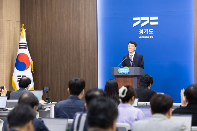 10일 경기도청 브리핑룸에서 김성중 경기도 행정1부지사가 기자회견을 진행하고 있다. (사진=경기도 제공)