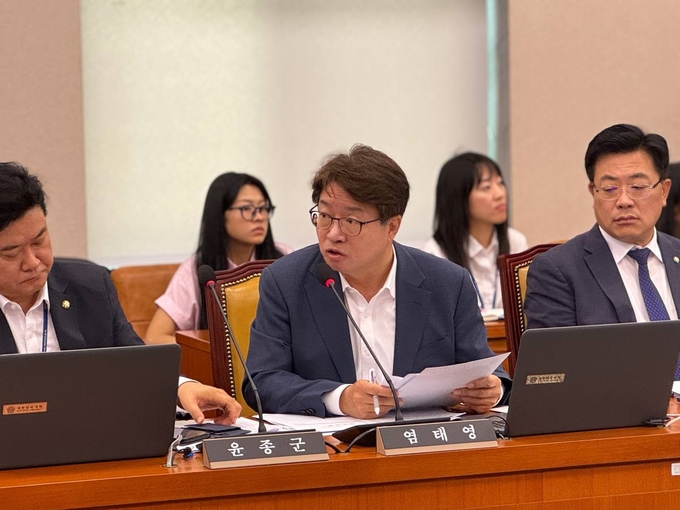 염태영(민주·수원무) 국회의원이 국회 국토교통위원회 회의 중 발언하는 모습. (사진=의원실 제공)
