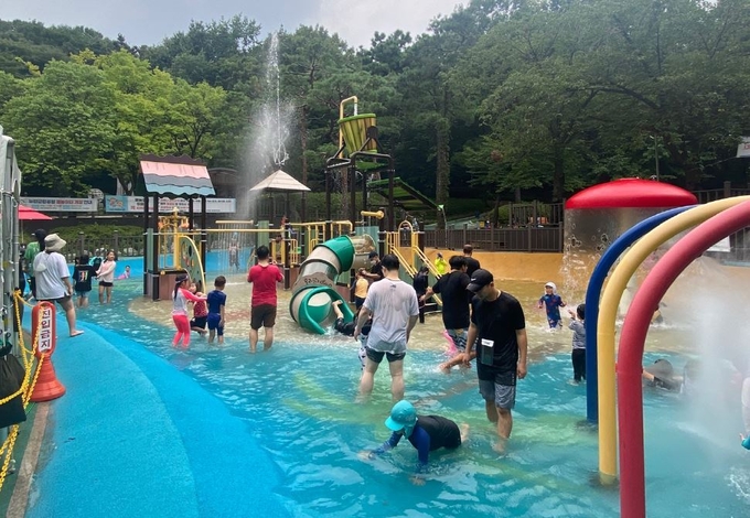 군포시가 오는 19일부터 관내 도시공원 물놀이장을 개장한다. (사진=군포시 제공)