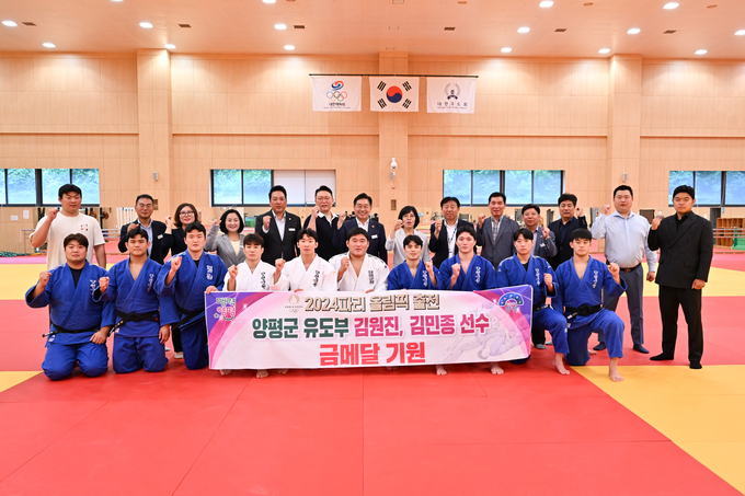 전진선 양평군수가 파리올림픽에 출전하는 양평군청 유도 선수단을 격려했다. (사진=양평군 제공)