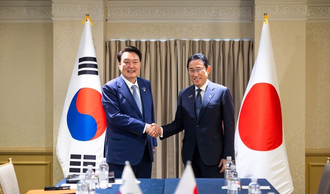 윤석열 대통령은 10일(현지시간) 미국 워싱턴 DC에서 기시다 후미오 일본 총리와 한일 정상회담을 가졌다. (사진=대통령실 제공)