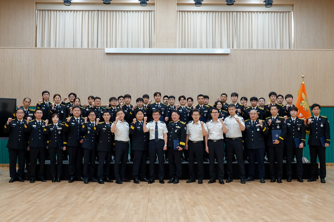 성남소방서가 경기도소방재난본부의 정기 인사 발령에 따라 전입 온 직원들을 환영하는 자리를 2층 대회의실에서 열었다. (사진=성남소방서 제공)