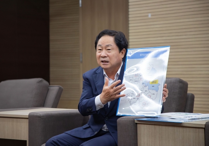 주광덕 남양주시장이 경기동북부 공공의료원 후보지에 대해 설명하고 있다. (사진=남양주시 제공)