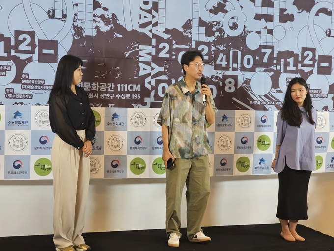 기자간담회에서 치명타 작가, 손성진 작가, 이슬비 기획자(왼쪽부터)가 질문에 답하고 있다. (사진=고륜형 기자)