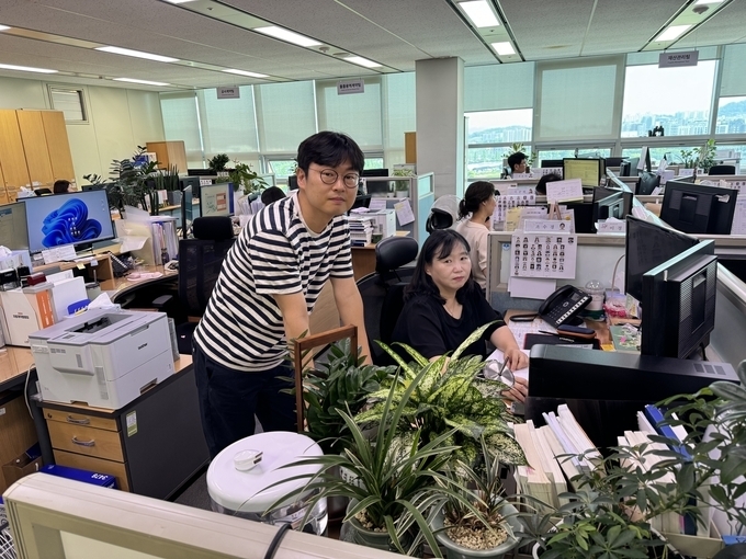 성남시청 회계과 재산관리팀 안성재 주무관·이경미 주무관. (사진=성남시 제공)
