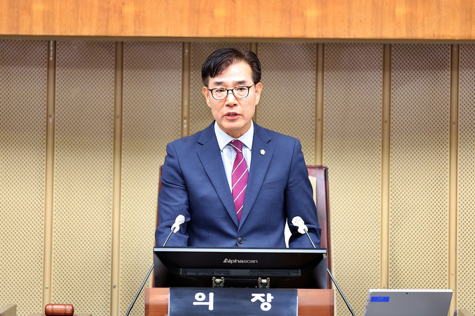 김학기 의왕시의회 의장이 11일간의 후반기 의사일정에 들어갔다. (사진=의왕시의회 제공)