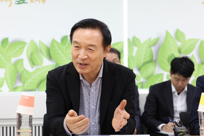 15일 성남시 오리초등학교에서 개최한 늘봄학교 범부처 지원본부 회의에서 임태희 경기도교육감이 발언하고 있다. (사진=경기도교육청 제공)
