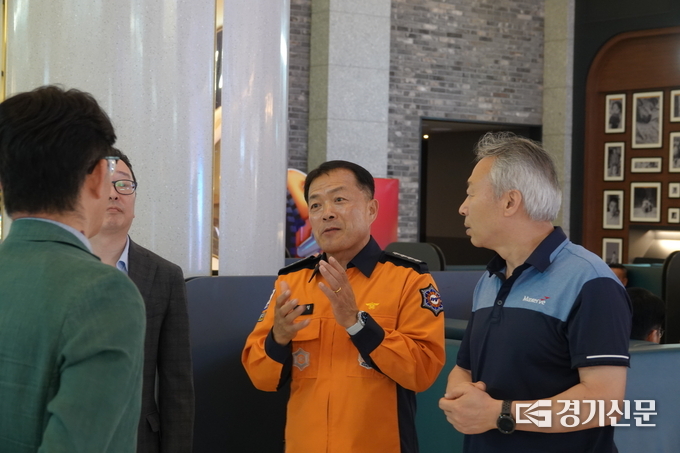 스타필드 안성점 현장 행정지도 모습. (사진=안성소방서 제공)