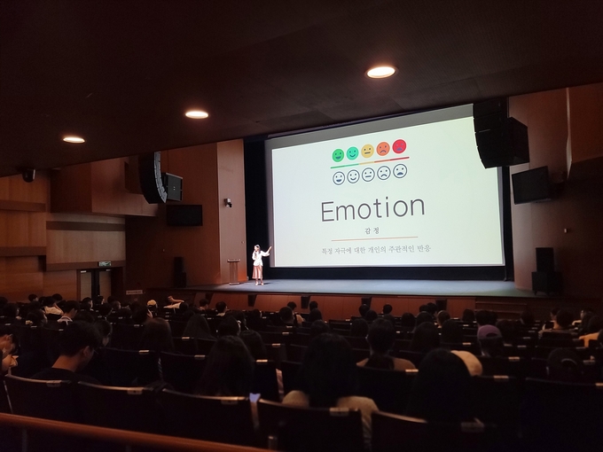 광명시는 지난 16일 광명시민회관 대공연장에서 하반기 공공일자리 사업 참여자 590여 명을 대상으로 안전 및 소양교육을 실시했다. (사진=광명시 제공)