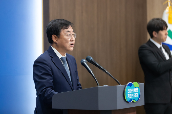 17일 경기도청 브리핑룸에서 진행된 기자회견에서 강민석 경기도 대변인이 발언하고 있다. (사진=경기도 제공)