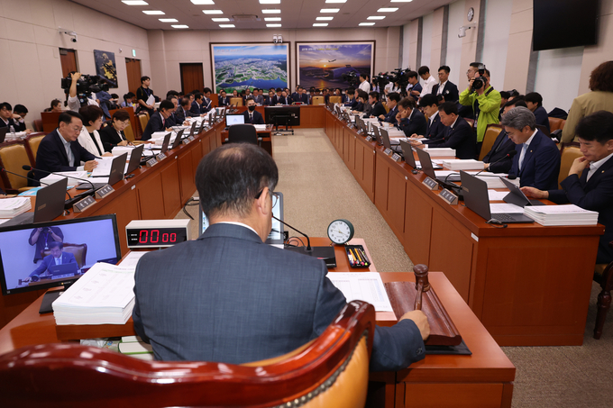17일 국회에서 국토교통위원회 전체회의가 열리고 있다. (사진=연합뉴스)