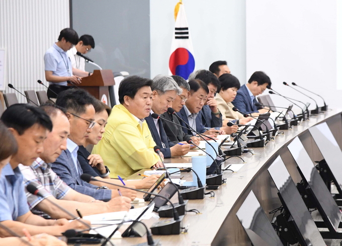 임병택 시흥시장이 지난 17일 간부회의를 열고, ‘현장 중심 책임 행정’을 거듭 강조했다. (사진=시흥시 제공).