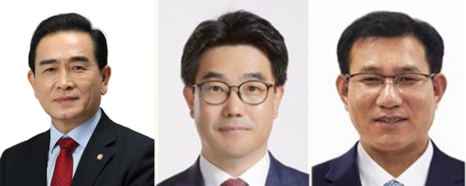 윤석열 대통령은 18일 태영호 민주평화통일자문회의 사무처장(왼쪽부터), 김성섭 중소벤처기업부 차관, 남형기 국무조정실 제2차장을 임명했다. (사진=대통령실 제공)