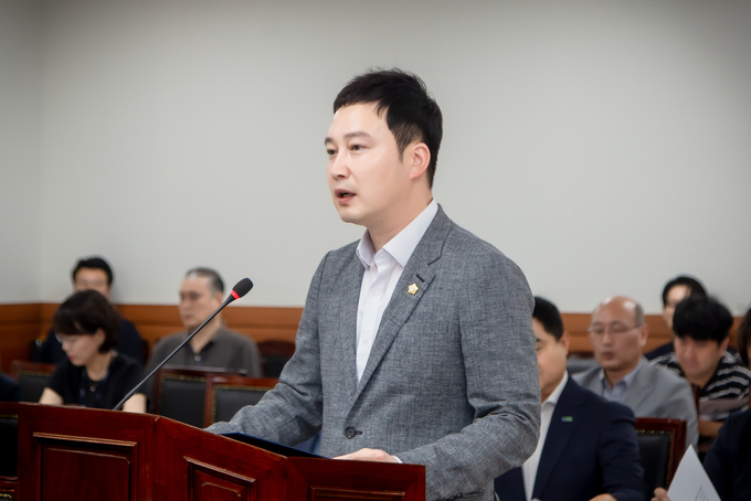 남양주시의회 도시교통위원회 이진환 의원이 조례안 제안설명을 하고 있다. (사진=남양주시의회 제공)