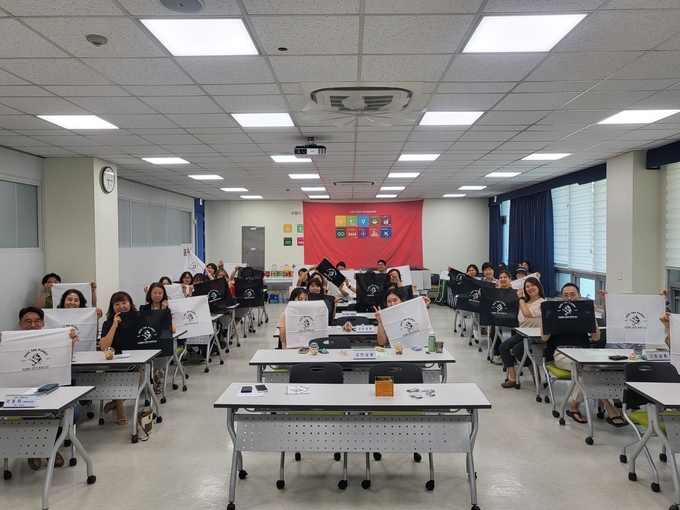 지난 19일 진행된 '수원시 지구로운 모임' 결과공유회 모습. (사진=수원시 제공)