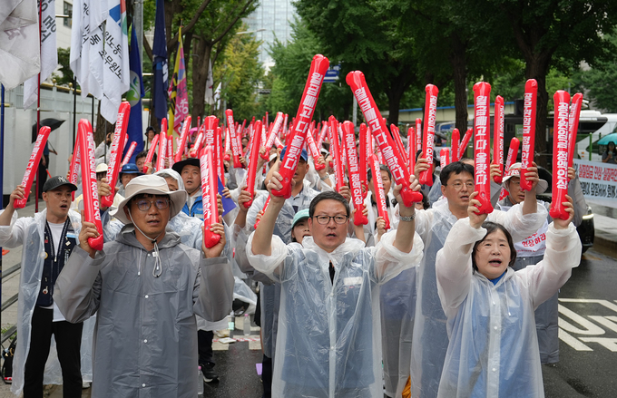 22일 정부 서울청사 일대에서 개최된 '공무원 임금 정액 인상 쟁취' 2차 결의대회. (사진=대한민국공무원노동조합총연맹 제공)