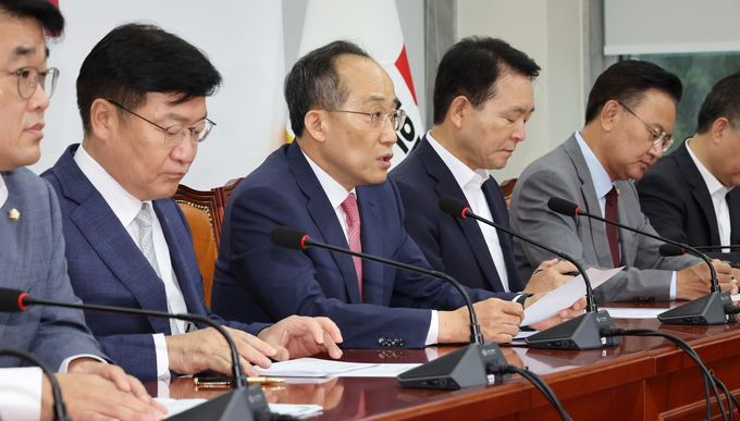 국민의힘 추경호 원내대표(왼쪽 세번째)가 23일 오전 국회에서 열린 원내대책회의에서 발언하고 있다. (사진=연합뉴스)