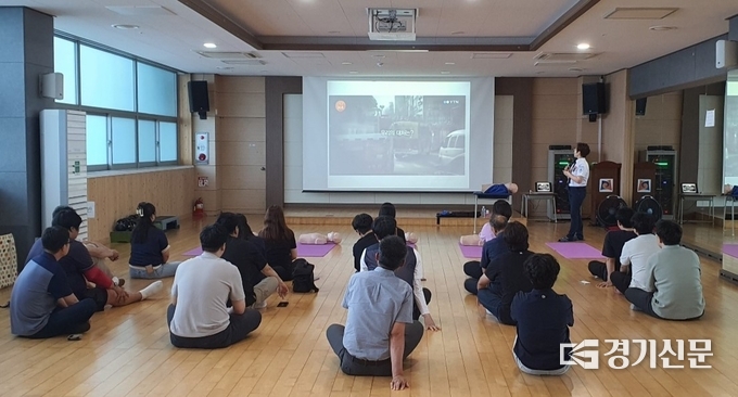 안성시시설관리공단 심폐소생술 교육 모습. (사진=안성시 제공)