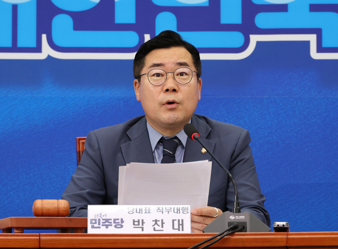 박찬대 더불어민주당 당대표 직무대행 겸 원내대표가 24일 오전 국회에서 열린 최고위원회의에서 발언하고 있다. (사진=연합뉴스)