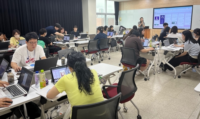 지난 24일 이공계 역량 강화를 위한 수학교과 교원 연수가 진행되고 있다. (사진=경기도교육청 제공)