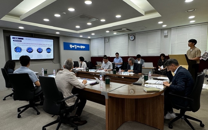 광명시는 이를 위해 지난 24일 시청 영상회의실에서 국가유산 관련 전문가, 관련 부서 등이 참석해 ‘광명시 비지정유산 보존 및 종합관리계획 수립 용역’ 착수보고회를 개최했다. (사진=광명시 제공)