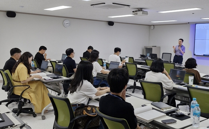 지난 22일 인천시는 세외수입 사업부서 실무자를 대상으로 ‘세외수입 실무교육’을 진행했다. ( 사진 = 인천시 제공 )