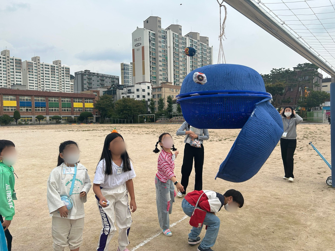 만안초등학교에서 놀이 프로그램이 진행되고 있다. (사진=만안초등학교 제공) 