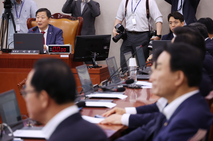 국회 산업통상자원중소벤처기업위원회 위원장인 국민의힘 이철규 의원이 7월 9일 국회에서 열린 전체회의에서 발언을 하고 있다. (사진=연합뉴스)