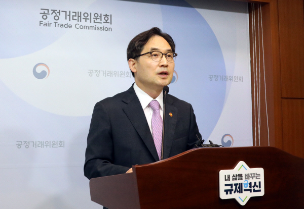 한기정 공정거래위원장이 지난 25일 정부세종청사 공정위 기자실에서 기자간담회를 하고 있다. (사진=연합뉴스 제공)