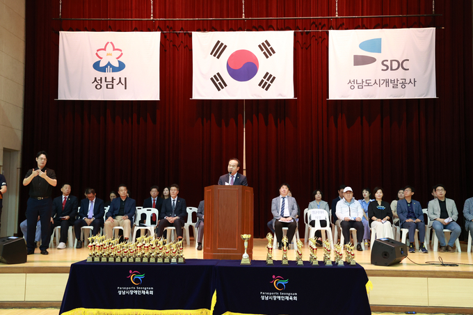 성남시의회가 지난 27일 성남스포츠센터 다목적체육관에서 열린 '제2회 성남시장애인태권도협회장배 어울림 태권도대회' 참가 선수단을 격려했다. (사진=성남시의회 제공)