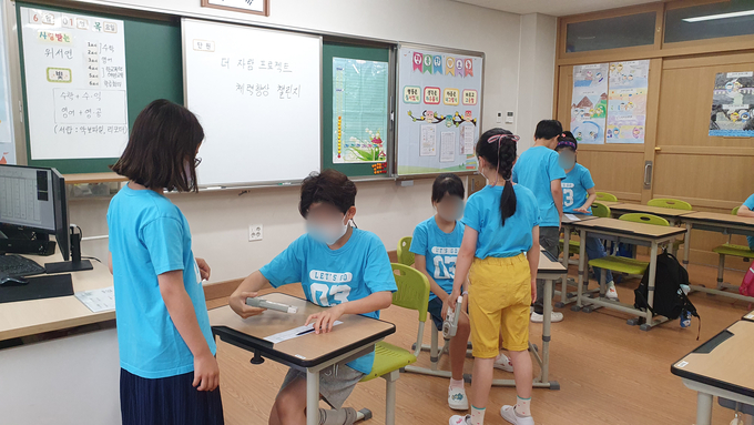 보름초등학교 학생들이 체육활동 프로그램인 '체력향상 챌린지'에 참여하고 있다. (사진=보름초등학교 제공)