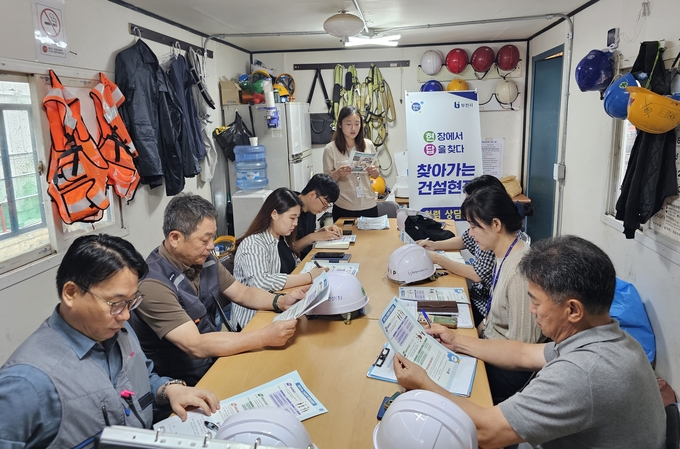  부천시는 관내 주요 공공 건축공사 현장 6개소 관계자 38명을 대상으로 ‘찾아가는 건설현장, 청렴 상담반’을 진행했다. (사진=부천시 제공)