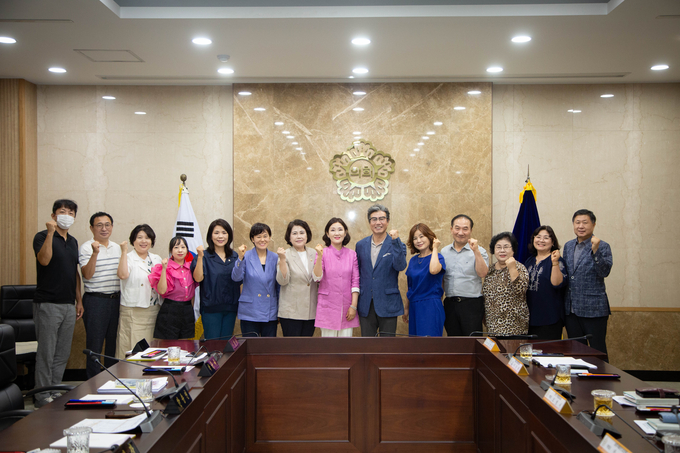 남양주시의회 복지환경위원회가 지난 30일 시의회 소회의실에서 남양주장기요양기관시설협회와 간담회를 가졌다. (사진=남양주시의회 제공)