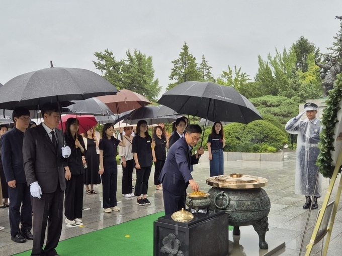 지난 7월 18일 현충원 참배가 진행되고 있다. (사진=경기도교육청 제공) 