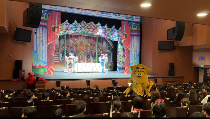 광명시는 최근 코로나19의 급속한 확산에 대응하기 위해 다양한 방역 활동을 추진하고 있다. (사진=광명시 제공)