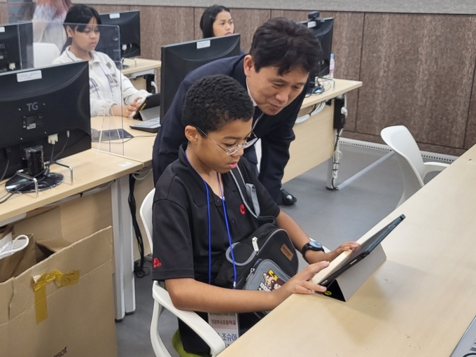 다문화학생이 한국어 공유학교 프로그램에 참여하는 모습. (사진=의정부교육지원청 제공)