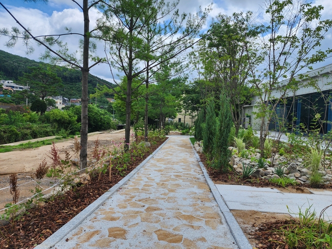 용인특례시 수지구는 죽전동 대지산 등산로, 성복동 성서중 산책로, 고기동 쌈지공원 등 3곳의 도시 환경 정비를 했다. (사진=용인시 제공)