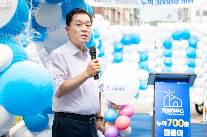700번째 '새빛하우스' 집들이에 참석한 이재준 수원시장이 발언하는 모습. (사진=수원시 제공)