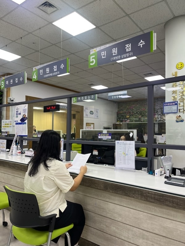 가평군은 복잡하고 어려운 민원을 민원인과 함께 처리하는 '민원후견인제'를 운영 중이다. (사진=가평군 제공)
