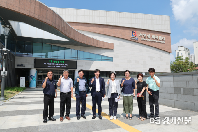 안성시의회 더불어민주당 시의원들이 서안성체육센터를 방문하고 있다. (사진=안성시의회 더불어민주당 제공)