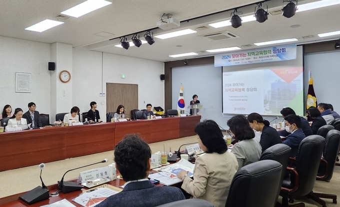 화성오산교육지원청, 2024 찾아가는 지역교육협력 정담회 개최 장면. (사진=화성오산교육지원청 제공)