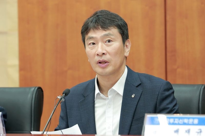 이복현 금융감독원 원장이 8일 서울 여의도 금융투자협회에서 열린 '자산운용사 최고경영자(CEO) 간담회'에서 발언하고 있다. (사진=금융감독원 제공)