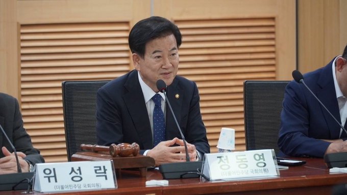 정동영(민주) 국회의원은 8일 국회의원회관 제2세미살에서 ‘동북아평화공존포럼 창립총회’와 ‘한반도 평화를 위한 4자회담 모색’ 토론회를 개최했다. (사진=의원실 제공)
