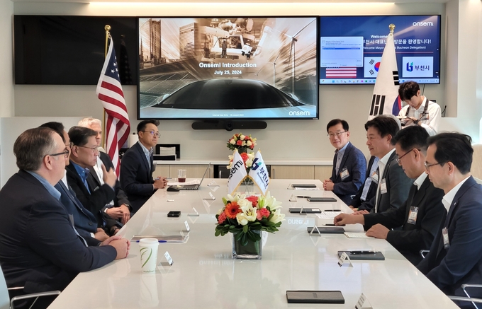  조용익 부천시장이 온세미 본사를 방문해 , 반도체산업 활성화와 기업 성장을 위한 논의를 진행했다. (사진=부천시 제공)