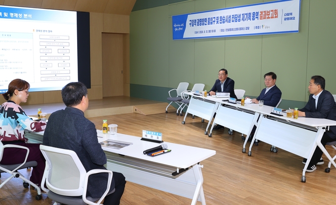 박승원 시장은 12일 오전 광명시 인생플러스센터에서 ‘구일역 광명방면 출입구 및 환승시설 타당성용역 결과보고회’를 개최하고, 분석 결과 도출한 최적안의 비용편익비(B/C)가 1.20으로 경제성을 확보했다고 밝혔다.(사진=광명시 제공).