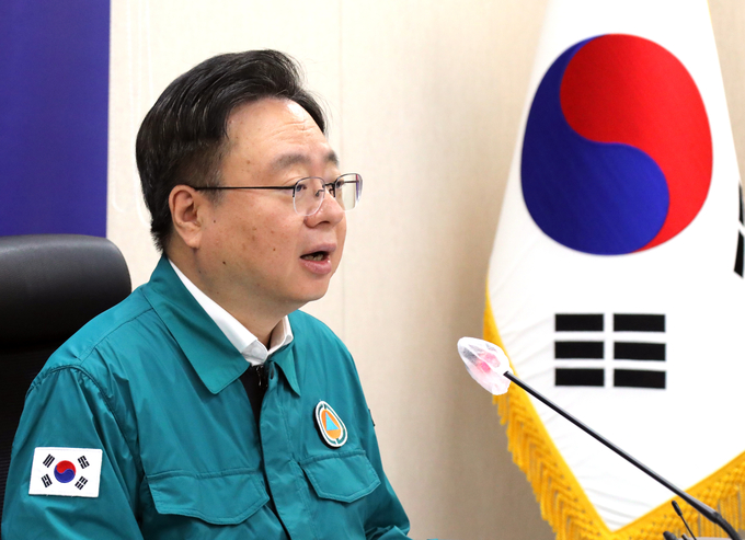14일 정부 세종청사에서 열린 의사 집단행동 중앙재난안전대책본부 회의에서 조규홍 보건복지부 장관이 발언하는 모습. (사진=연합뉴스) 