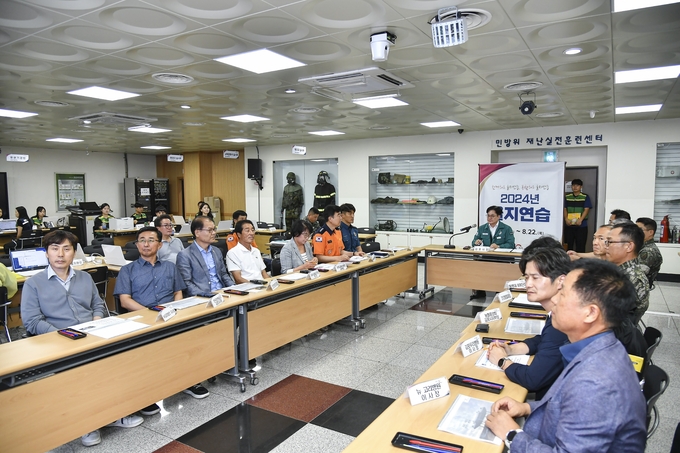 김포시 2024년 통합방위협의회에서 김병수 시장이 을지 연습에 대한 설명을 하고 있다. (사진= 김포시 제공)