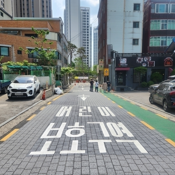 수원 파장초등학교 인근에 설치된 어린이보호구역. (사진=수원중부경찰서 제공)