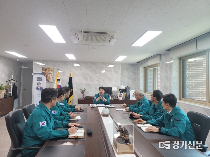 한경국립대학교 직원들이 을지훈련과 공습 대비 민방위 훈련을 진행하고 있다. (사진=한경국립대학교 제공)